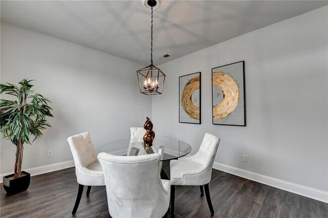 Building Photo - 2017 Yvette Wy