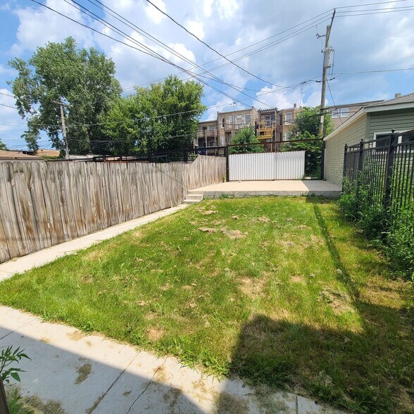 Backyard/parking - 5935 S Indiana Ave