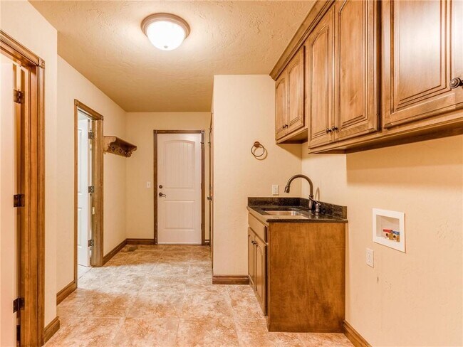 Building Photo - 4908 Arbuckle Dr