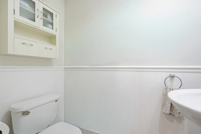 Building Photo - 382 Knapps Hwy