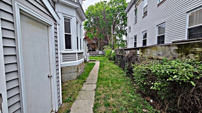 Building Photo - 125 Hillman St