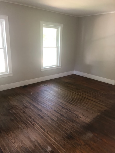 Building Photo - 209 3rd St