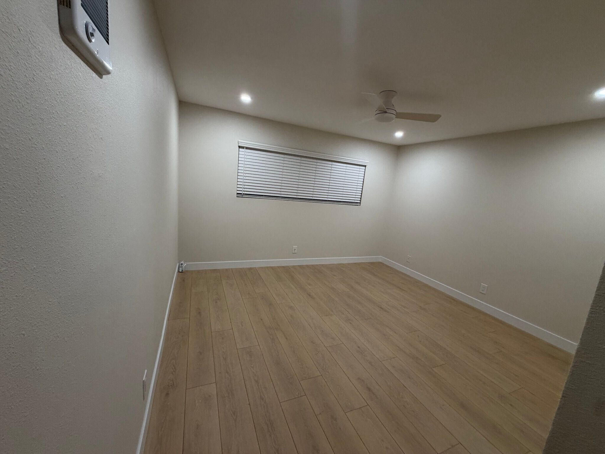 Building Photo - 1061 Park Ave