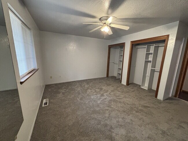 Building Photo - 3/2 on 3/4 acre lot near Holiday Market for rent!