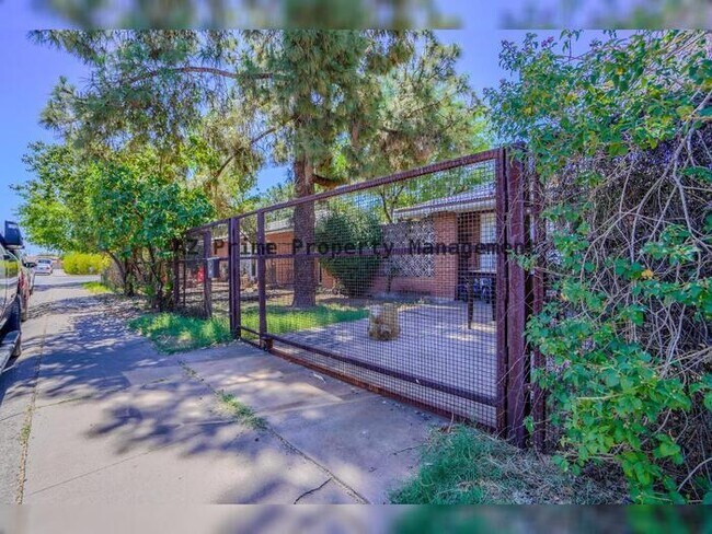 Building Photo - 351 E Encanto Dr