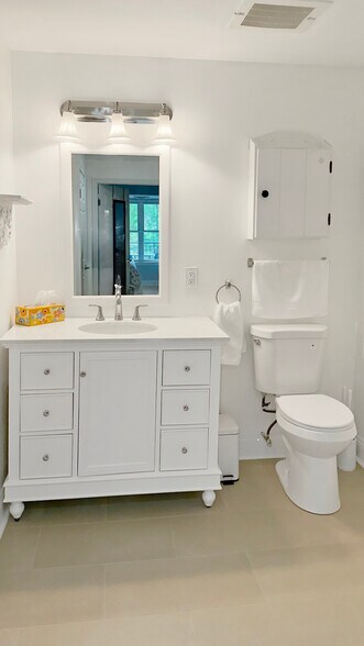 Bath - 10 Seaport Dr