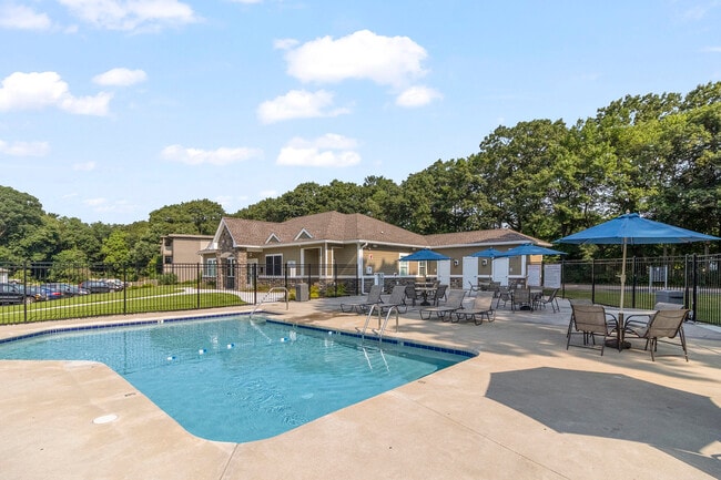 Building Photo - Shady Oaks