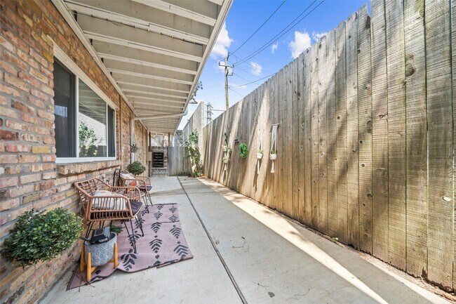 Building Photo - 4040 San Felipe St