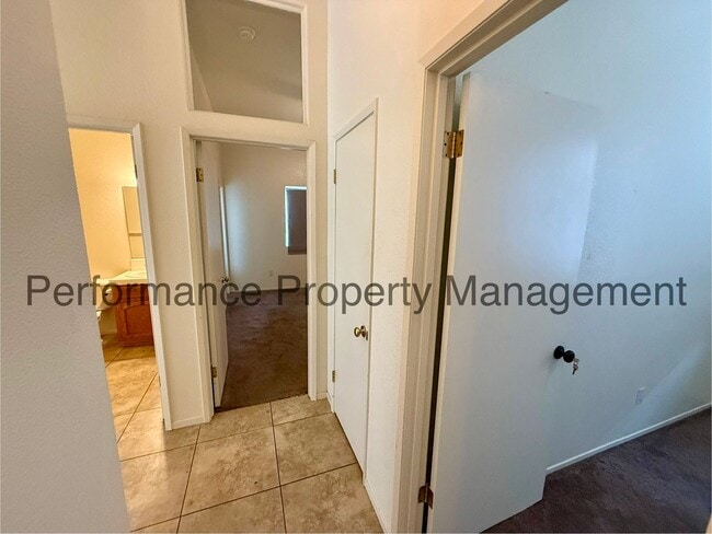 Building Photo - Charming 3 Bed/2 Bath SW Bakersfield Home ...