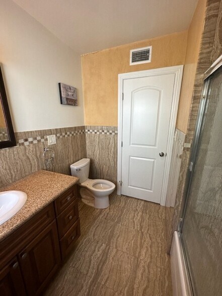 Building Photo - 926 N Verdugo Rd