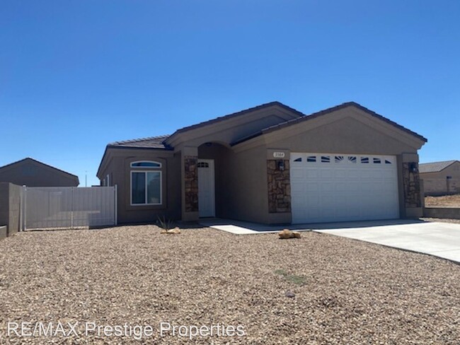 3 br, 2 bath House - 3584 N. Arizona Street - 3584 N Arizona St Kingman ...