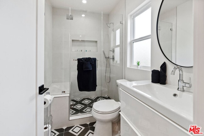 Building Photo - 5500 Morella Ave