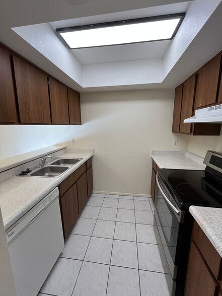 Building Photo - 1201 S McClintock Dr