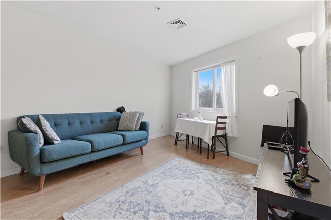 Building Photo - 31 Devereux Ave