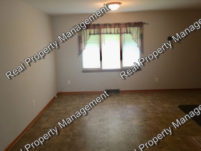 Building Photo - Two Bedroom Duplex