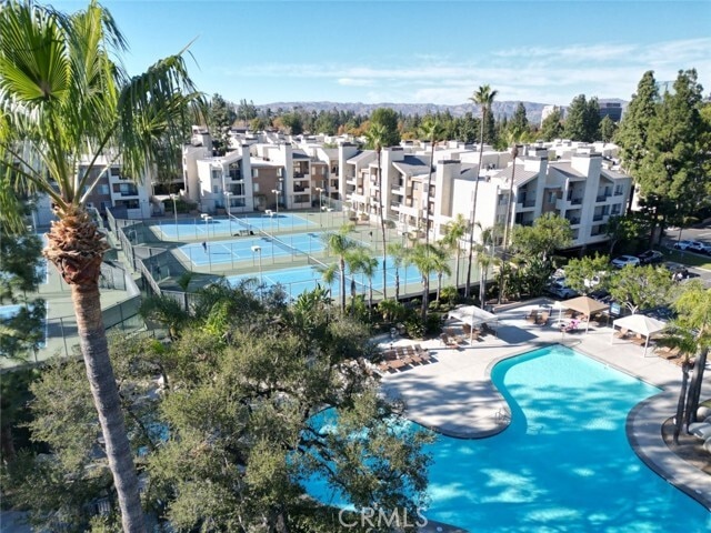 Building Photo - 5540 Owensmouth Ave