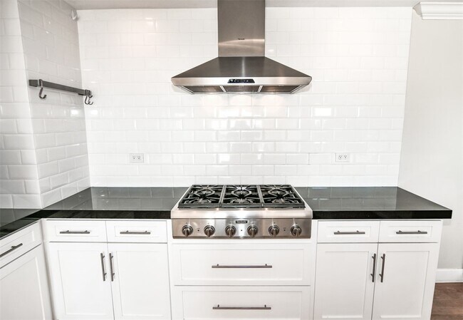 Building Photo - 7 Sandbar Dr