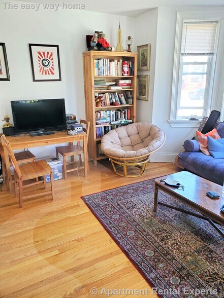 Building Photo - 170 Maple St