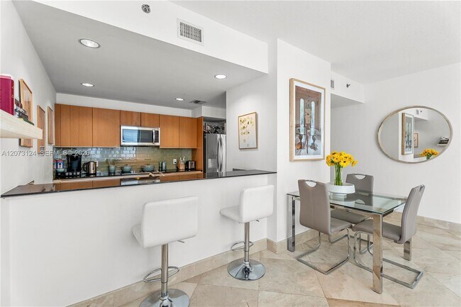 Building Photo - 1060 Brickell Ave