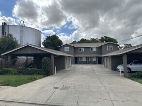 Building Photo - Riverbank 3 Bedroom 2 Bath Fourplex with Garage