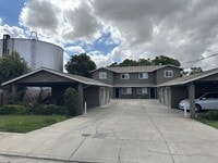 Building Photo - Riverbank 3 Bedroom 2 Bath Fourplex with G...