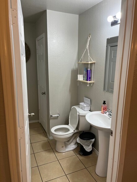 Building Photo - 702 Claremont Pky