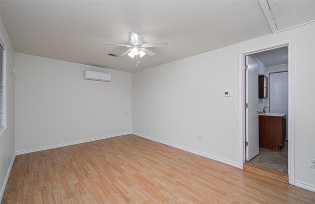 Building Photo - 15510 Cypress Garden Dr