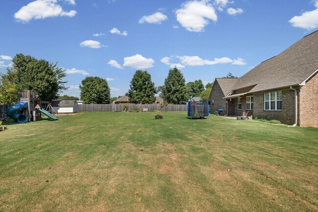 Building Photo - 713 Elizabeth Dr