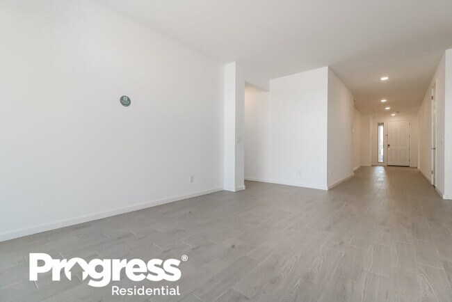 Building Photo - 5939 N 201st Ln