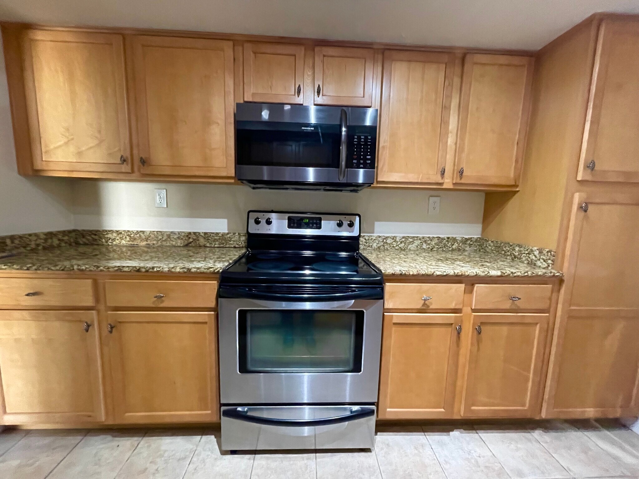 Building Photo - 3825 E Camelback Rd