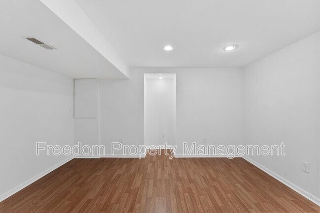 Building Photo - 9140 Worthington Dr