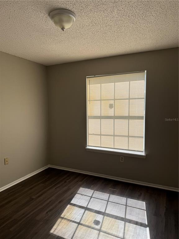 Building Photo - 1924 Lake Atriums Cir