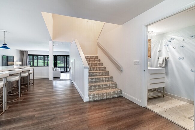 Building Photo - 2451 Presidential Way