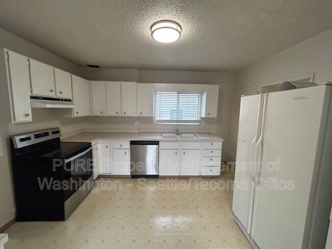 Building Photo - 3832 S Cushman Ave