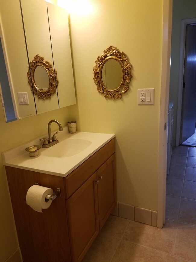 Building Photo - 2650 Bloomfield Ct