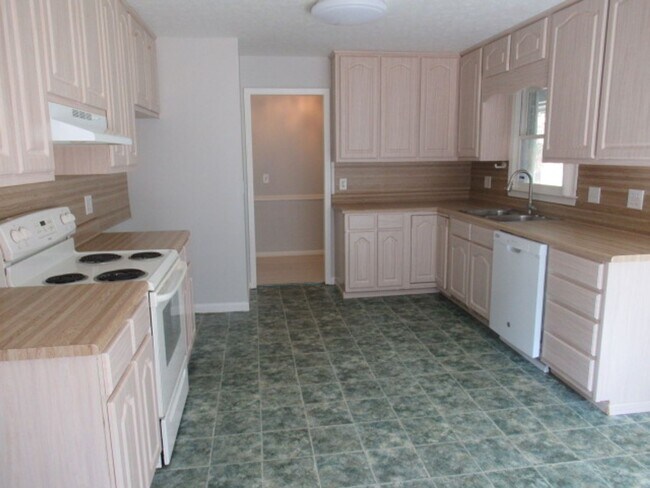 Building Photo - 145 Ho Lynn Trail