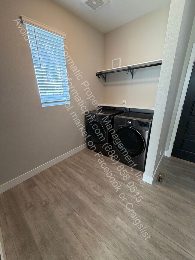 Building Photo - 4340 Mt Shavano St