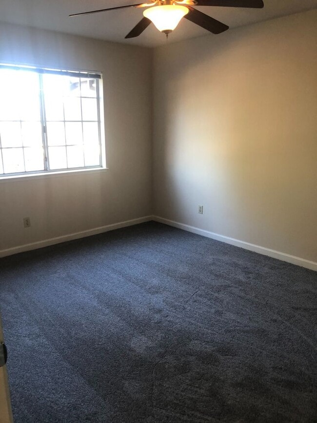 Building Photo - Desirable 3 Bedroom Townhouse on the Southside of Livermore