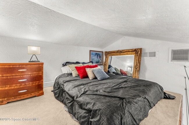 Building Photo - 1557 Hillcrest Dr