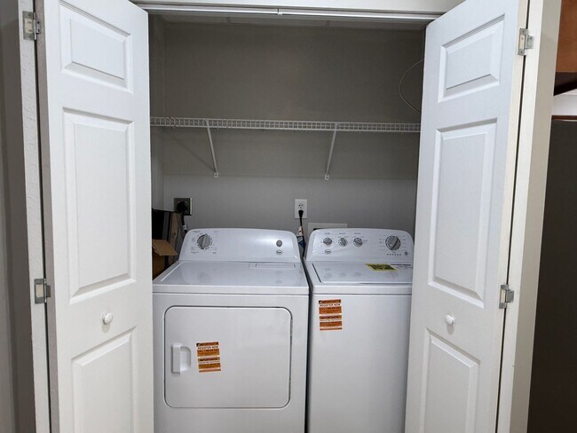 Building Photo - Immaculate 3/2bath one level unit- ETSU Campus