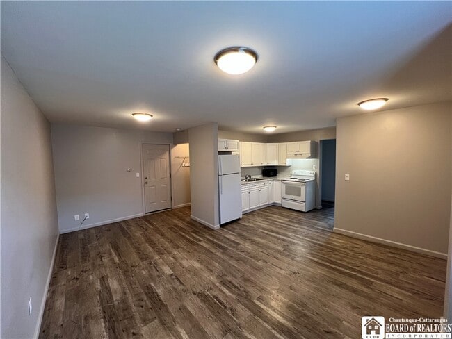 Building Photo - 106 Chautauqua Ave