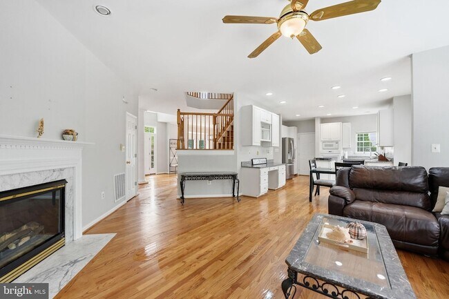Building Photo - 6355 Willowfield Way