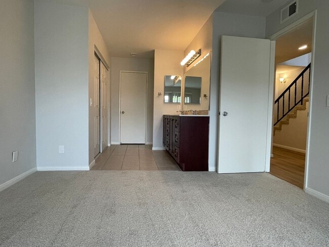 Building Photo - Stunning Two-Story Home in Quail Ridge.