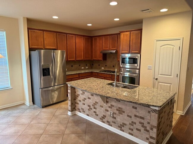 Building Photo - 4387 Green Tree Dr