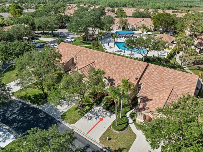 Building Photo - 1903 Rosewood Way