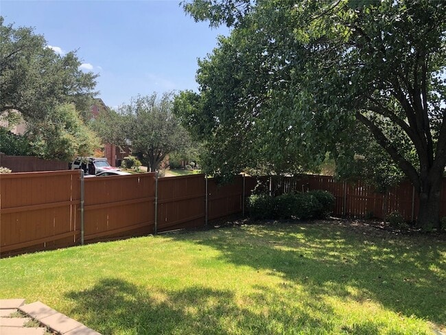 Building Photo - 2685 Hillside Dr