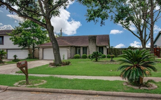Building Photo - 326 Fair Oak Dr