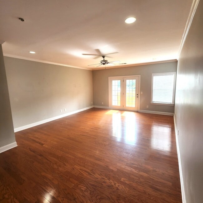 Building Photo - 364 Easterlin Way