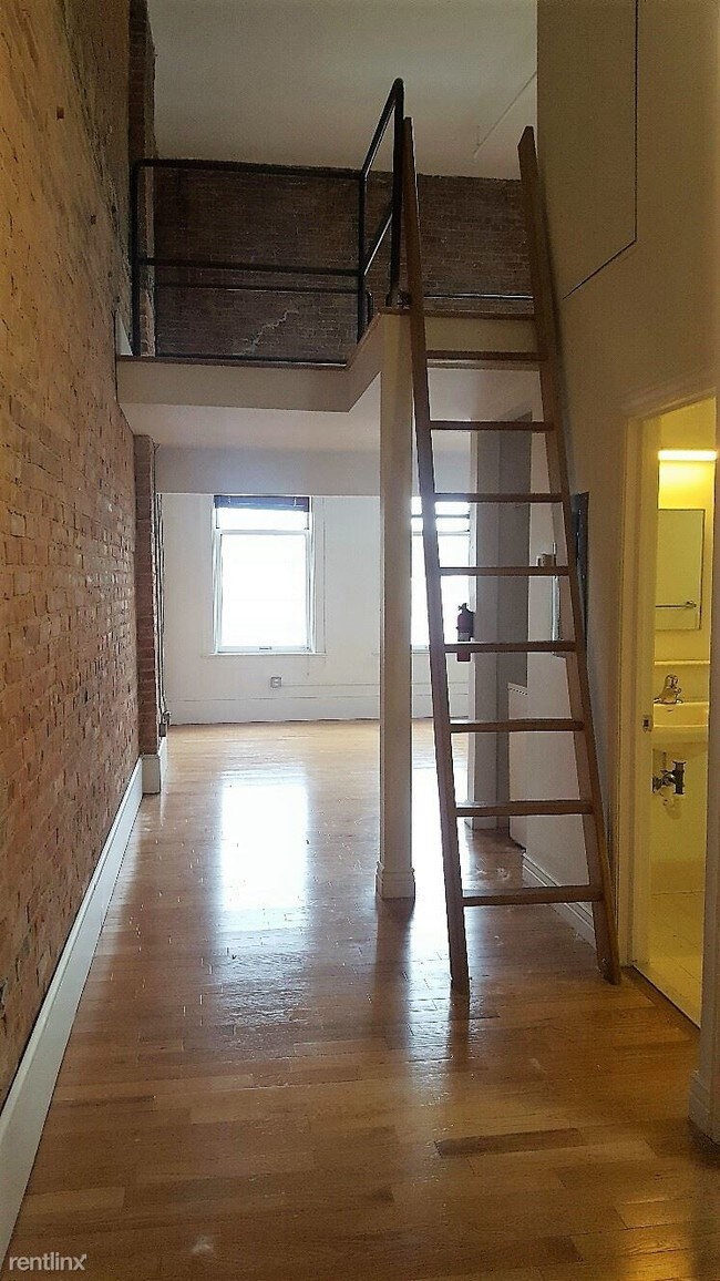 Building Photo - 1 br, 1 bath  - 206 W Michigan Ave