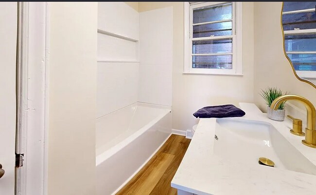 Building Photo - PENDING 3 Bed 2 Bath Home